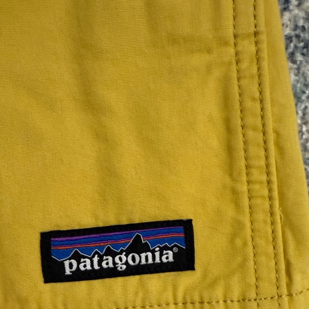 Patagonia Women’s Funhoggers Shorts Surfboard Yellow XS NWT Athleisure Outdoor - Picture 4 of 9